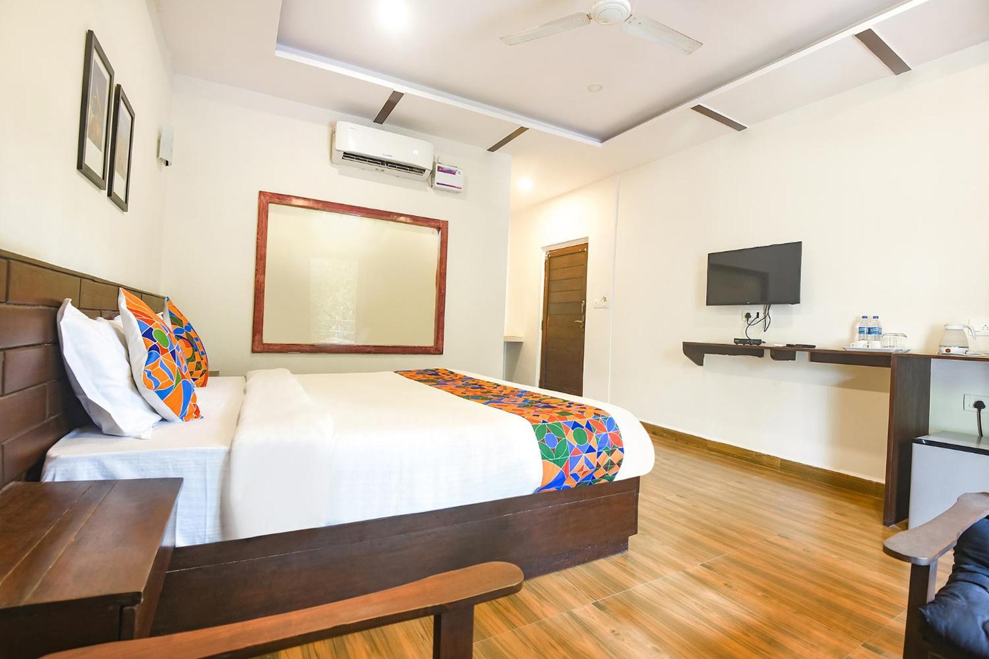 Fabhotel La Volga - Nr Morjim Beach 外观 照片