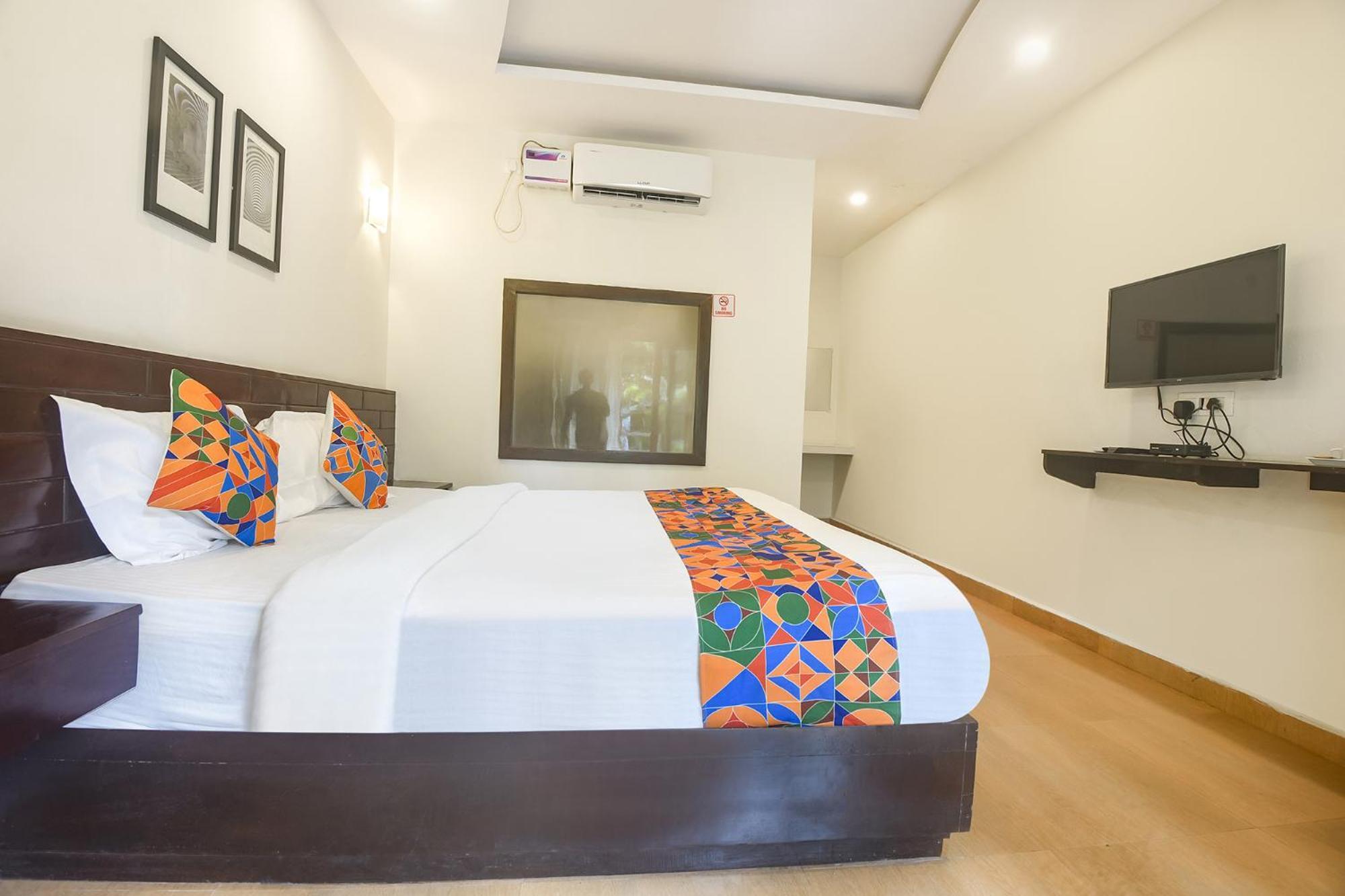 Fabhotel La Volga - Nr Morjim Beach 外观 照片