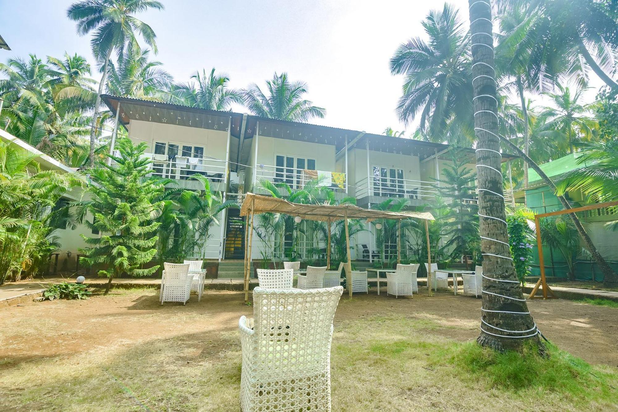Fabhotel La Volga - Nr Morjim Beach 外观 照片