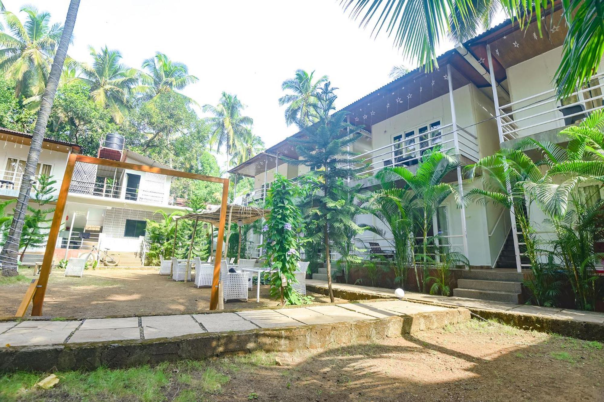 Fabhotel La Volga - Nr Morjim Beach 外观 照片