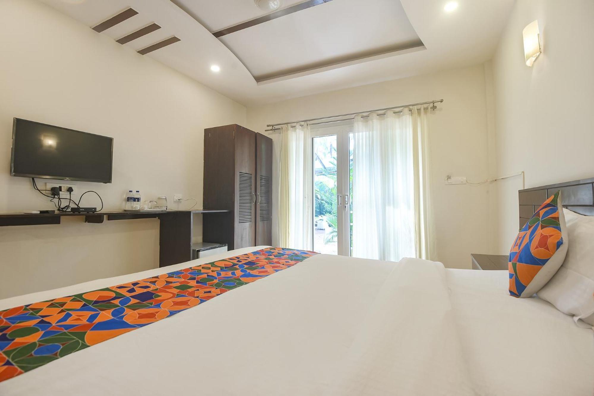 Fabhotel La Volga - Nr Morjim Beach 外观 照片